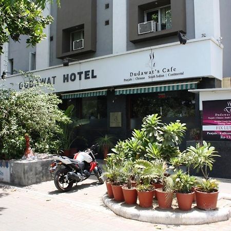 Hotel Dudawat Ахмедабад Екстериор снимка