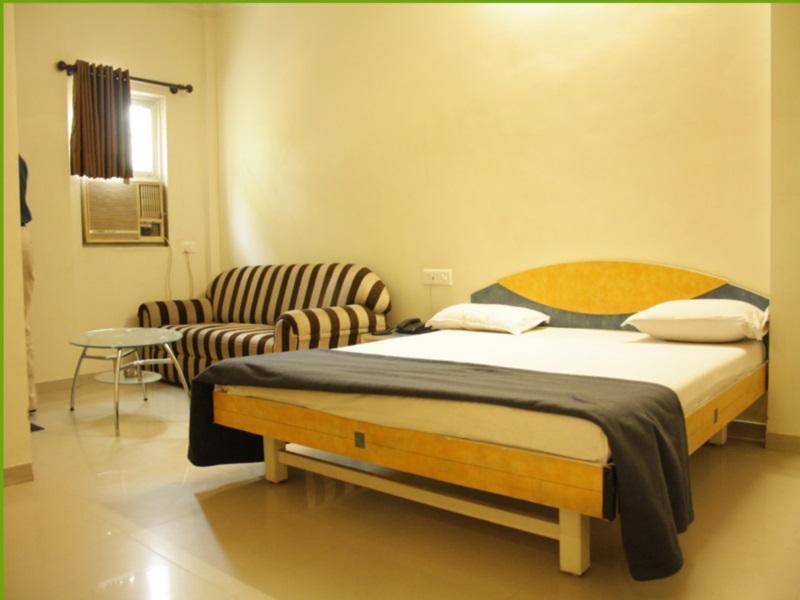 Hotel Dudawat Ахмедабад Екстериор снимка